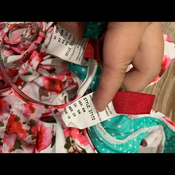 //2 for $15// Guess swim set - Picture 2 of 4